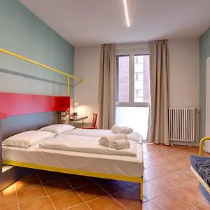 Hostel Meininger Garibaldi Mediolan