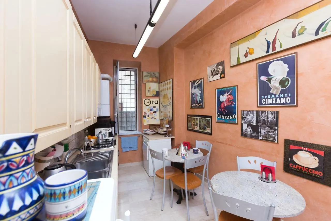 Bed & Breakfast Domusamor Colosseo Rome